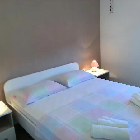 With Parking Space Rukavac, Vis - 8839