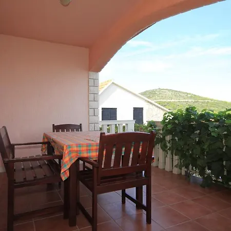 With Parking Space Rukavac, Vis - 8839