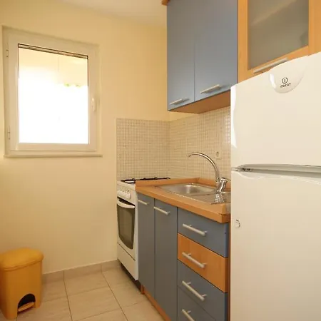 Apartman With Parking Space Rukavac, Vis - 8839 *