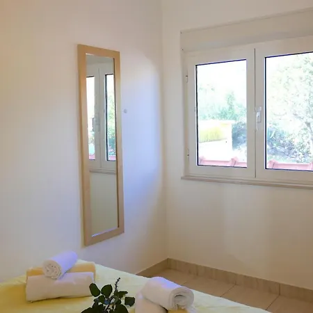 With Parking Space Rukavac, Vis - 8839 * Rukavac