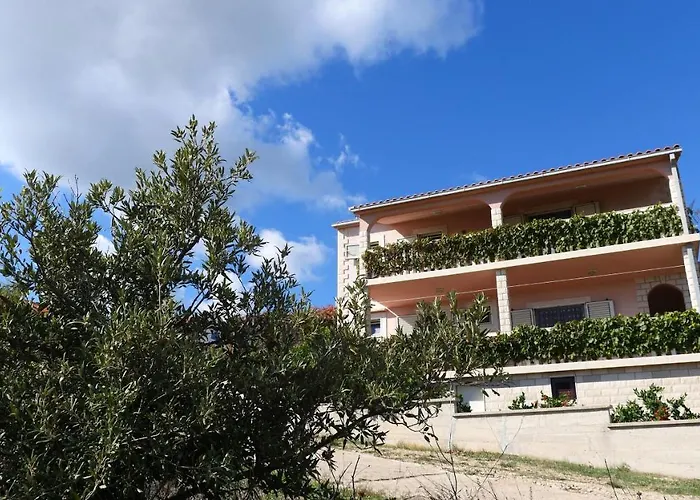 With Parking Space Rukavac, Vis - 8839