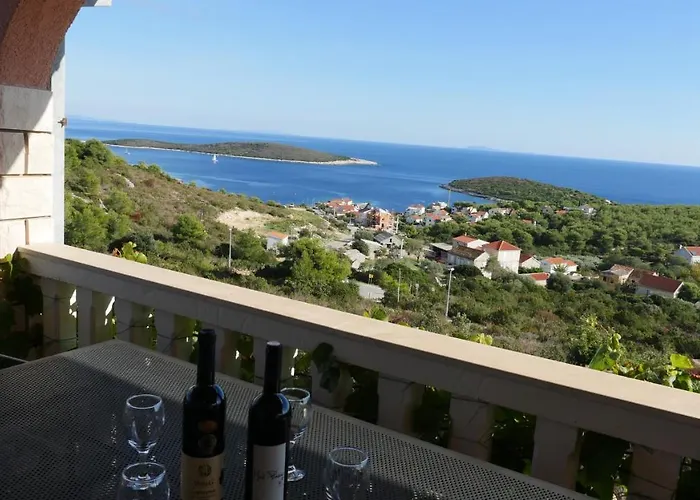 With Parking Space Rukavac, Vis - 8839