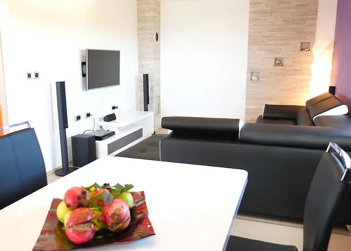 With Parking Space Rukavac, Vis - 8839 רוקבאץ