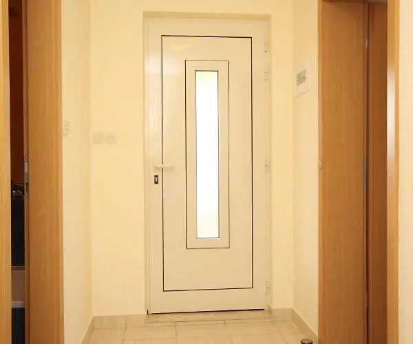 With Parking Space Rukavac, Vis - 8839 דירה *